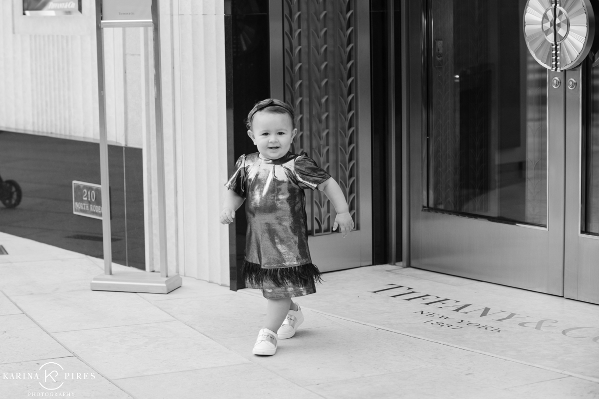 Charlotte in front of Tiffany's