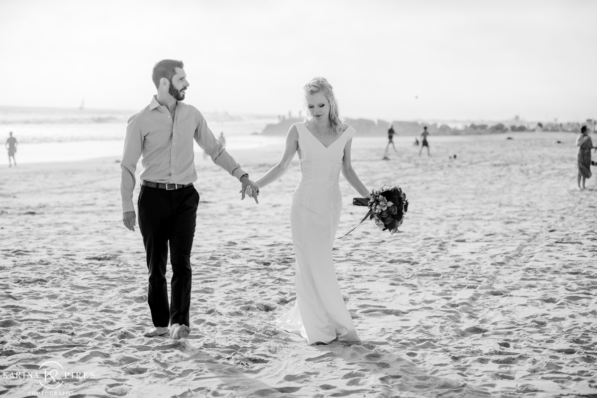 Black and white wedding day pictures in Venice, California 