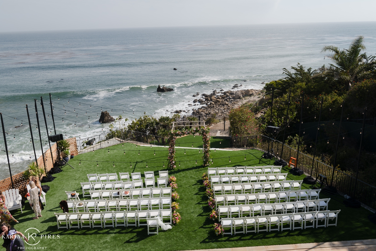 Wedding ceremony overlooking the ocean at Casa Di Pietra