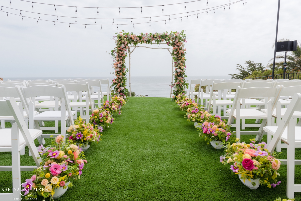 Wedding ceremony overlooking the ocean at Casa Di Pietra